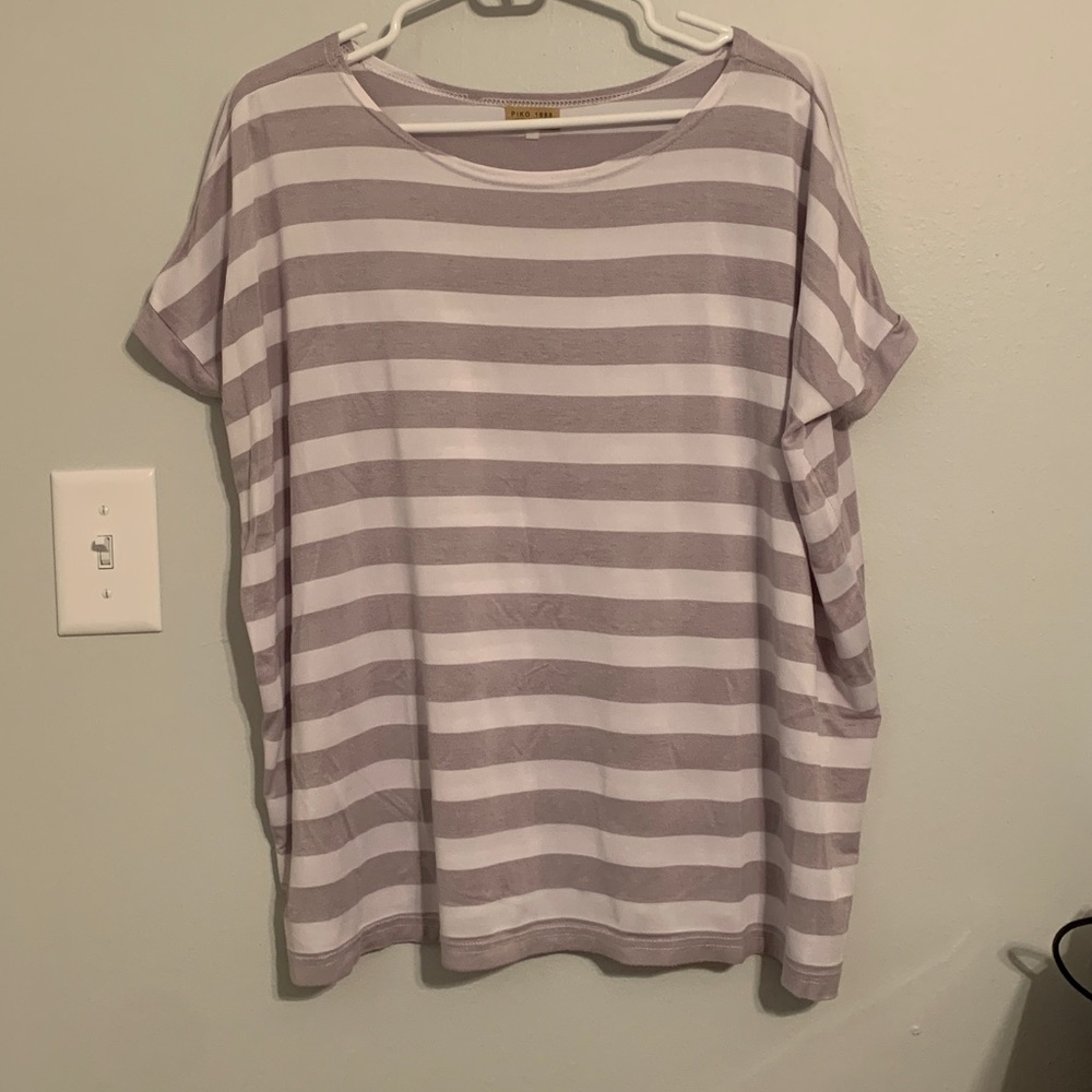 Grey and white striped short sleeve piko